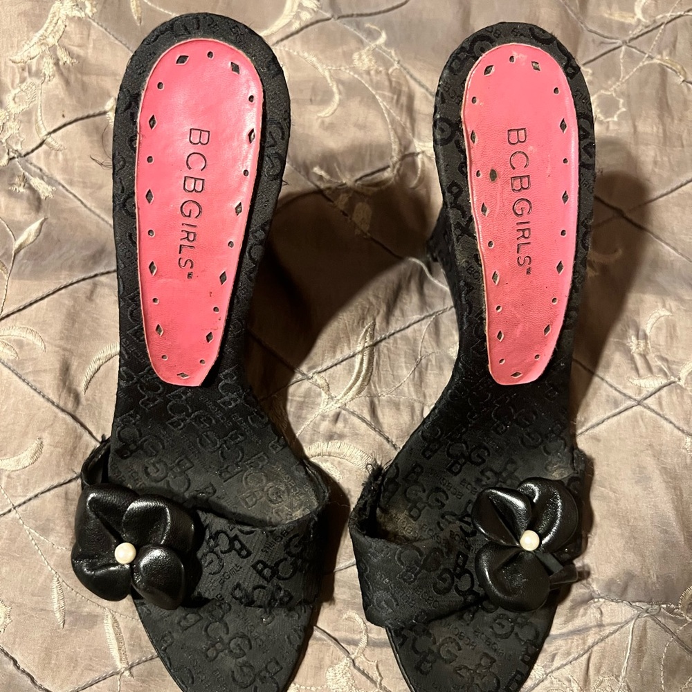 BCBGIRLS Designer shoe in around  size 7-7 1/2 and all black.